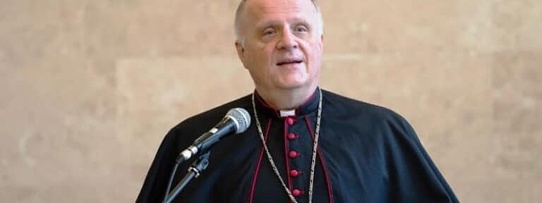 Llegó a la Argentina el nuevo nuncio apostólico