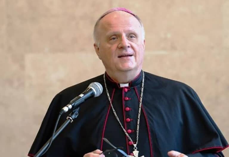 Llegó a la Argentina el nuevo nuncio apostólico