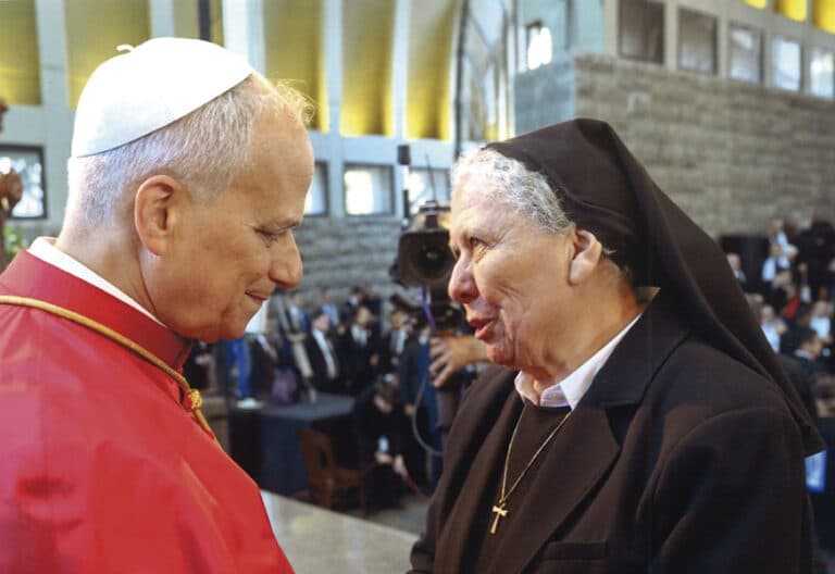 Nazha El Khoury con el papa León XIV