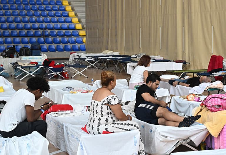 Polideportivo. Incendios. Evacuados