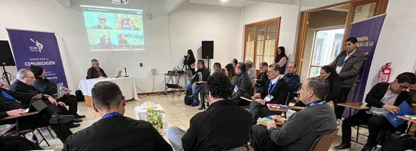 Comunicadores latinoamericanos, llamados a “reparar las redes”