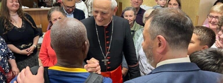 El cardenal Zuppi en Ucrania