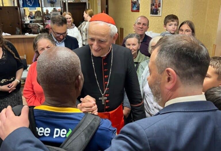 El cardenal Zuppi en Ucrania
