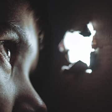 Supervivientes de abuso espiritual ponen voz a las imágenes de Dios que sostienen el abuso
