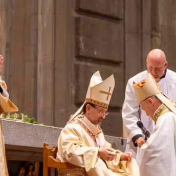 El cardenal Cobo bendice al nuevo abad del Valle de los Caídos