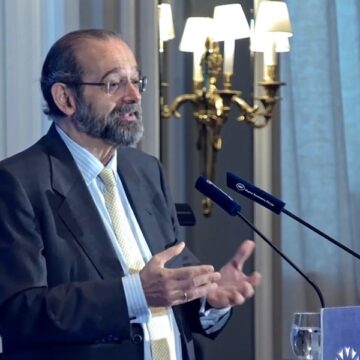 Alfonso Bullón de Mendoza, en Nueva Economía Fórum