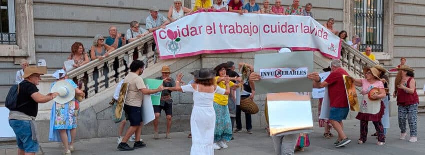 Gesto público de la HOAC frente a la catedral de la Almudena