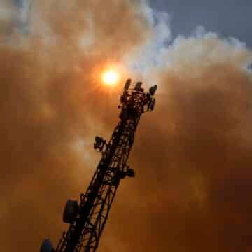 Columna de humo provocada por el incendio en Madrid. Foto: Efe