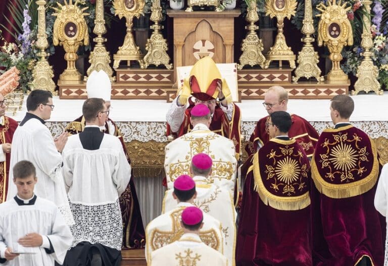 Consagración episcopal de los lefebvrianos. Foto: Efe.