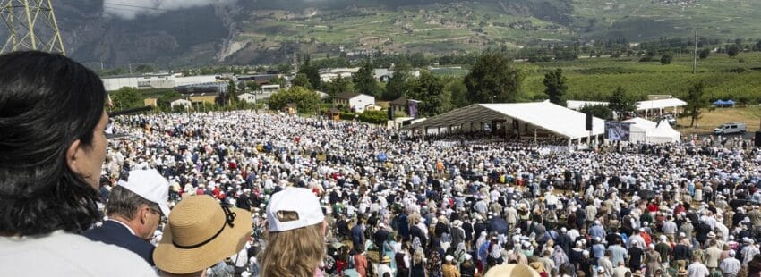 Consagración episcopal ilícita promovida por la Fraternidad de San Pío X en Écône. Foto: Efe.