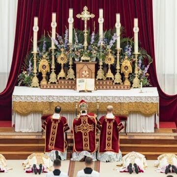 Consagración episcopal ilícita promovida por la Fraternidad de San Pío X en Écône. Foto: Efe.