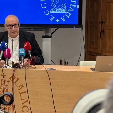 José Antonio Satué comparece ante los medios. Foto: Diócesis de Málaga