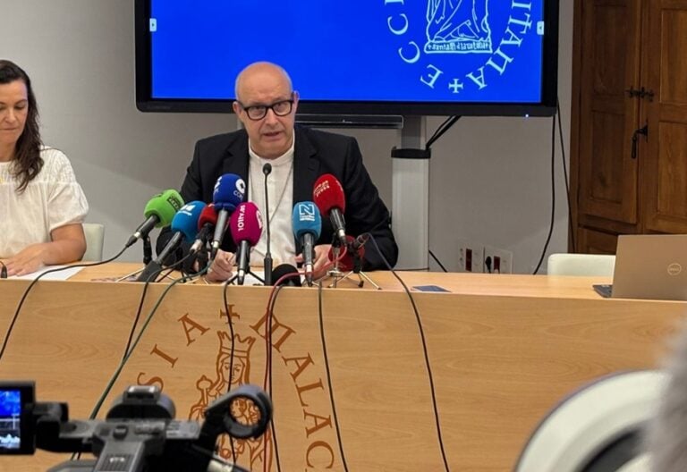 José Antonio Satué comparece ante los medios. Foto: Diócesis de Málaga