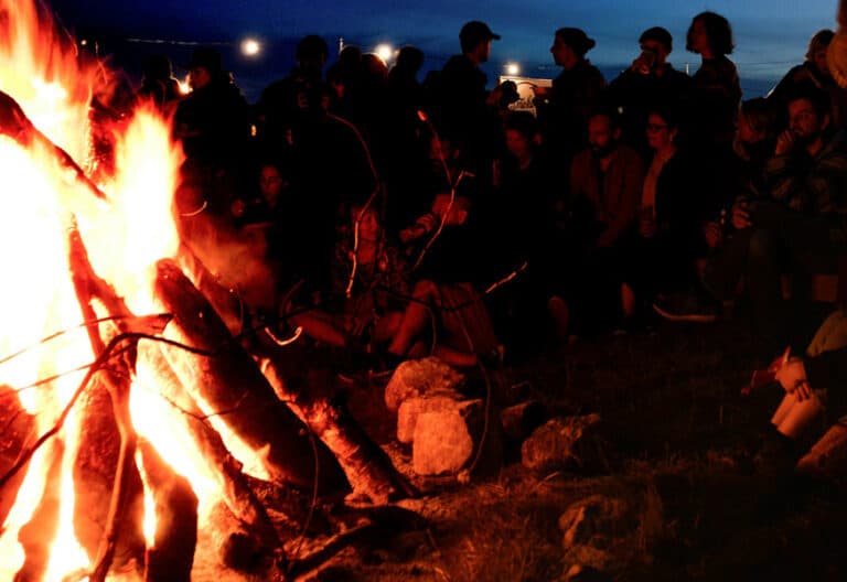 Que día es san Juan y cuándo se celebran las tradiciones como las hogueras en la playa