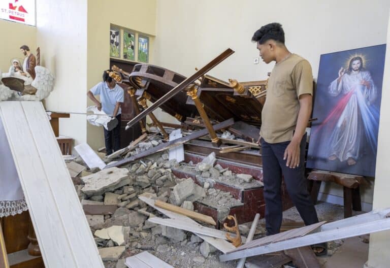 León XIV expresa su solidaridad con las víctimas del devastador terremoto en Indonesia