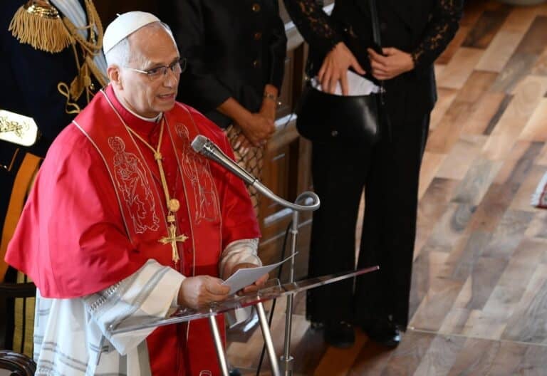 El Papa inicia su visita a San Marino reivindicando la libertad de conciencia, la diplomacia y el