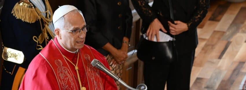 El Papa inicia su visita a San Marino reivindicando la libertad de conciencia, la diplomacia y el