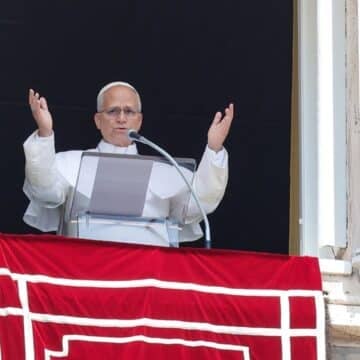 León XIV denuncia en el ángelus que la “guerra no hace más que provocar otra guerra”