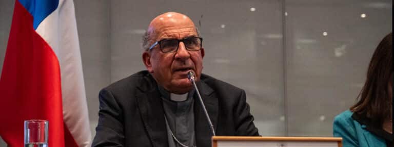 El cardenal chileno presenta Magnifica Humanitas al sector político