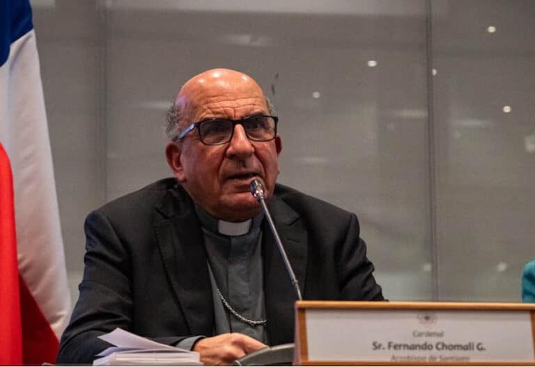 El cardenal chileno presenta Magnifica Humanitas al sector político