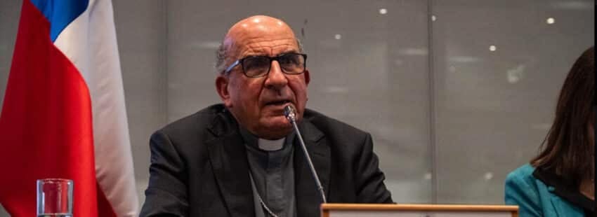 El cardenal chileno presenta Magnifica Humanitas al sector político