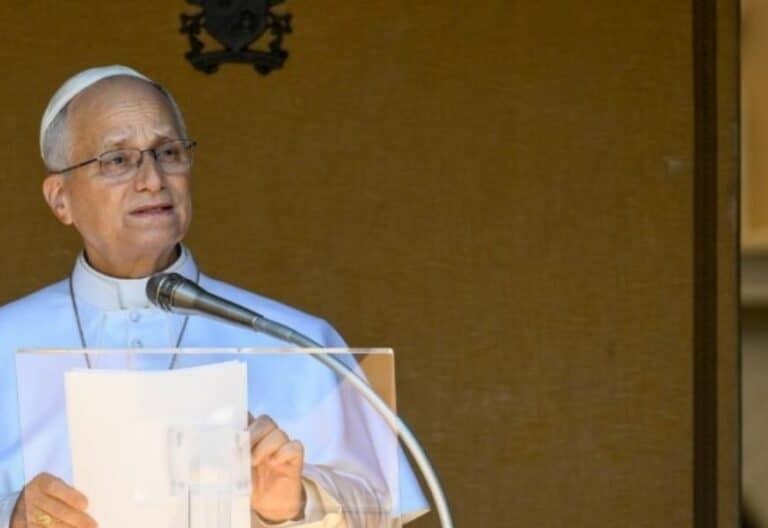 León XIV en el ángelus reitera nuevamente que “la Iglesia busca la paz”