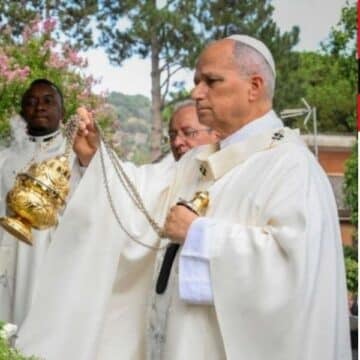 León XIV advierte en Castel Gandolfo que “el odio y la violencia solo traen destrucción” y