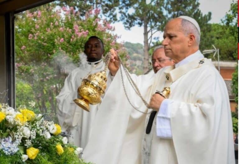 León XIV advierte en Castel Gandolfo que “el odio y la violencia solo traen destrucción” y