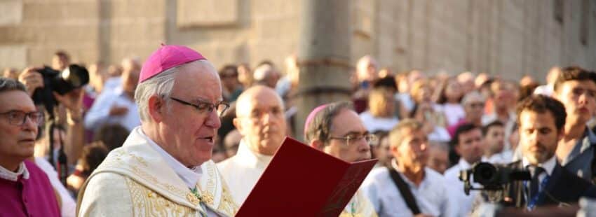 Saiz Meneses ante la Virgen de los Reyes: “Las personas no pueden ser utilizadas como arma de