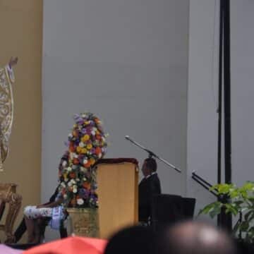 El arzobispo de San Salvador exige respeto para los migrantes y rechaza la minería