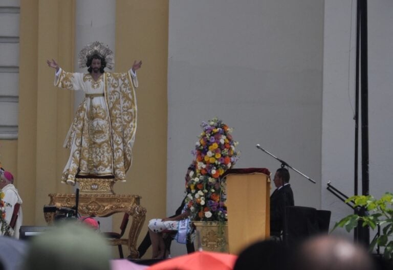 El arzobispo de San Salvador exige respeto para los migrantes y rechaza la minería