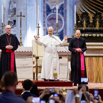 León XIV en la audiencia general en la basílica de San Pedro