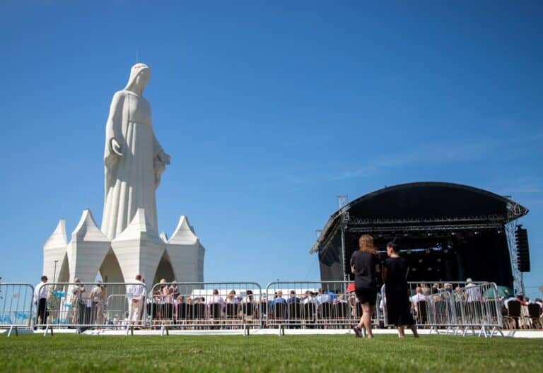Polonia inaugura la estatua de la Virgen María más alta de Europa