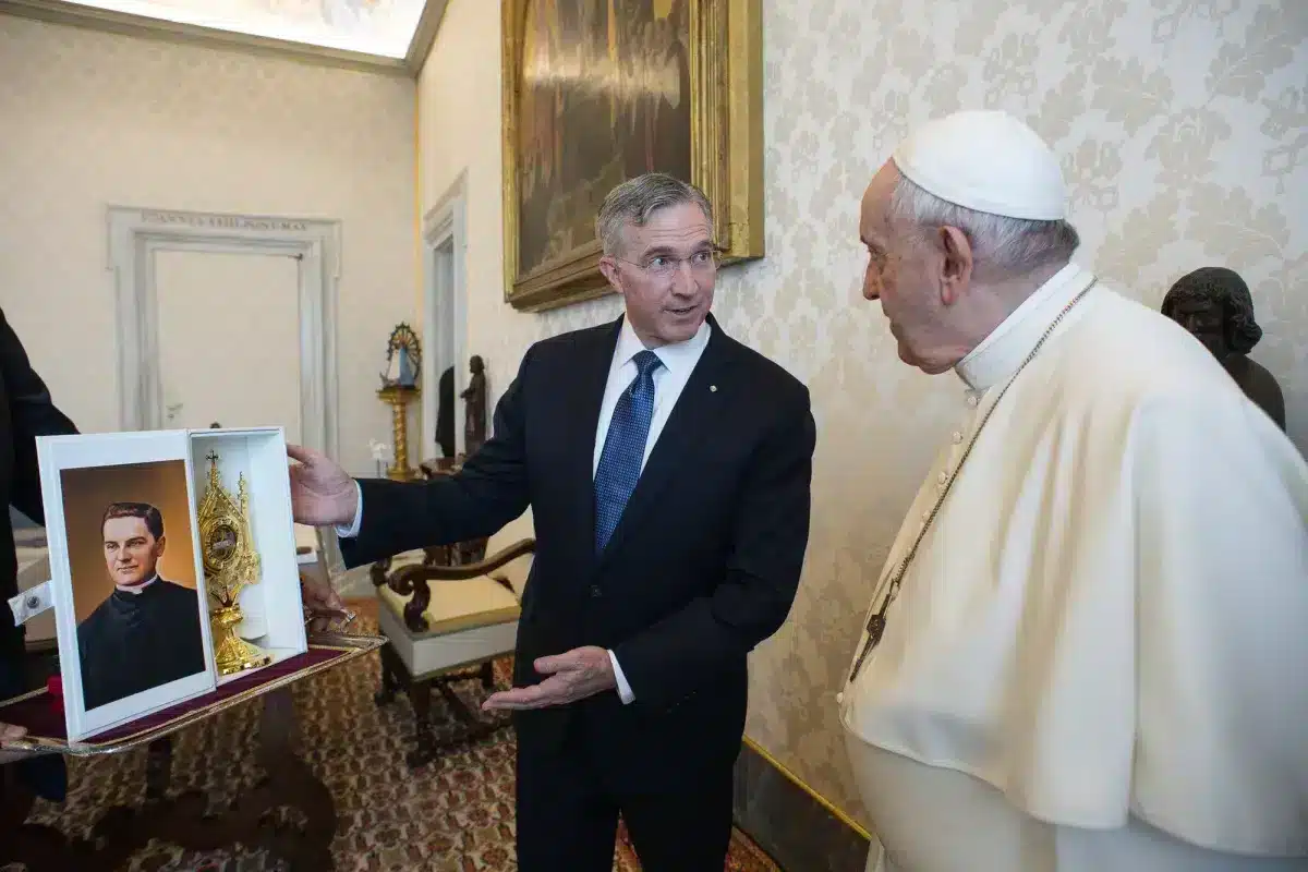 Patrick E. Kelly, con Francisco