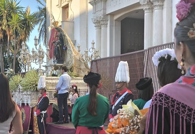 Ofrenda floral a la patrona de Ceuta. Foto: VN