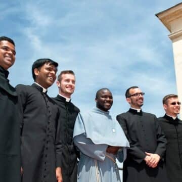 sacerdotes fundación carf