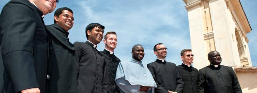 sacerdotes fundación carf