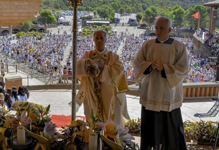 Alejandro Arellano preside la misa de las familias en Torreciudad. Foto: Torreciudad
