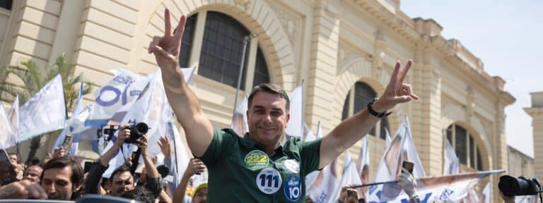 Flávio Bolsonaro en un mitin