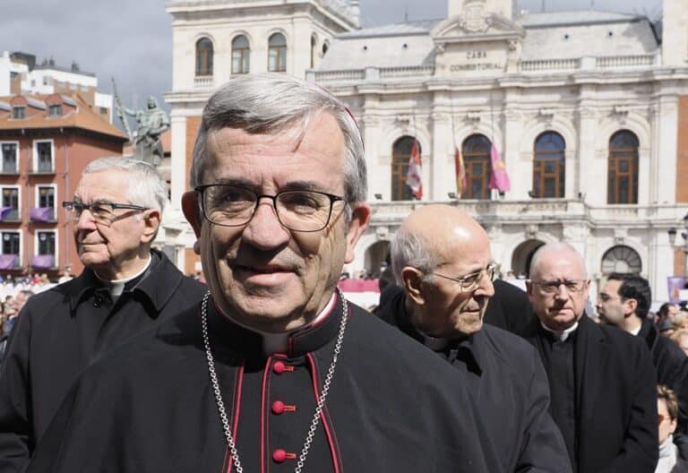 Luis Argüello, durante la Semana Santa de Valladolid. Foto: Archidiócesis de Valladolid
