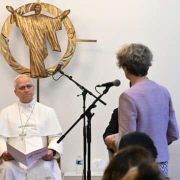 El Papa en la Maison Bakhita defiende que la caridad que humaniza el mundo: “Nadie es tan pobre