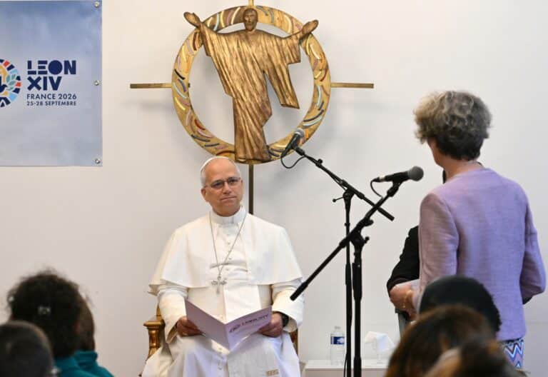 El Papa en la Maison Bakhita defiende que la caridad que humaniza el mundo: “Nadie es tan pobre