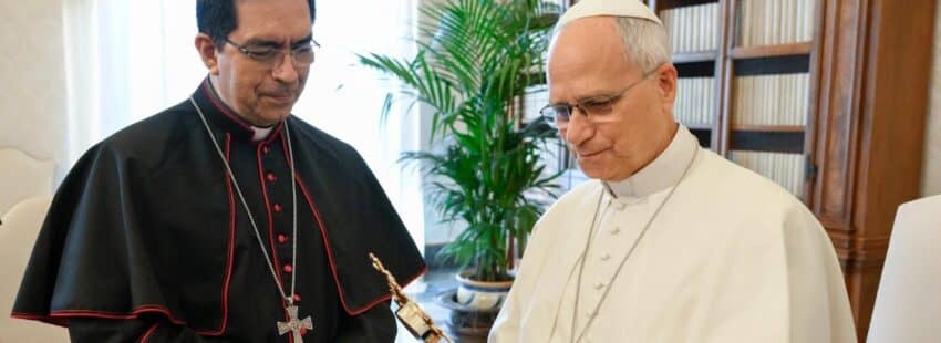Obispo reliquia papa León XIV