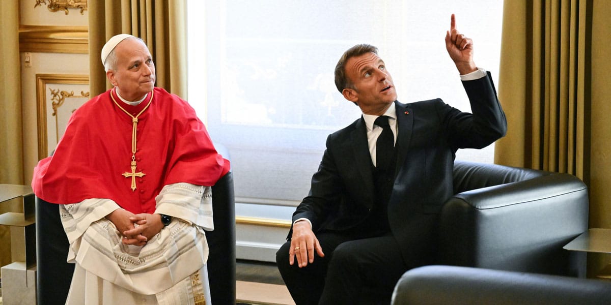 El papa León XIV, junto a Emmanuel Macron, en su visita a Francia