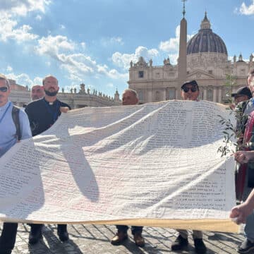 Red internacional de sacerdotes contra el genocidio en Gaza, ante el Vaticano