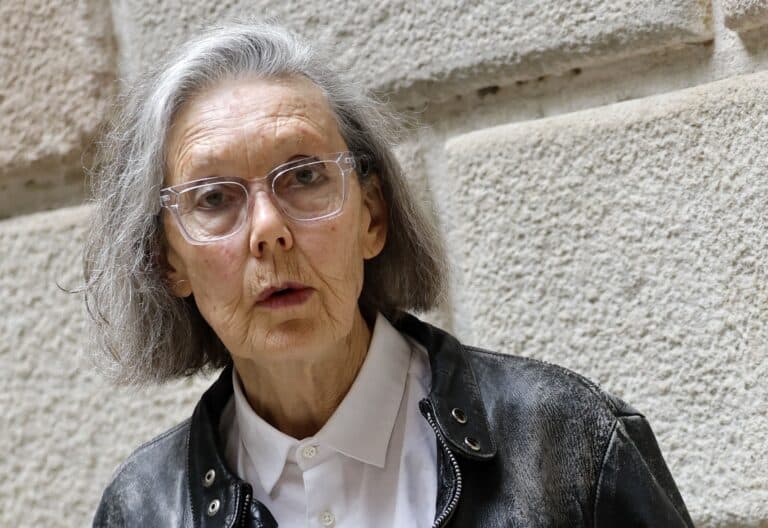 La escritora canadiense Anne Carson