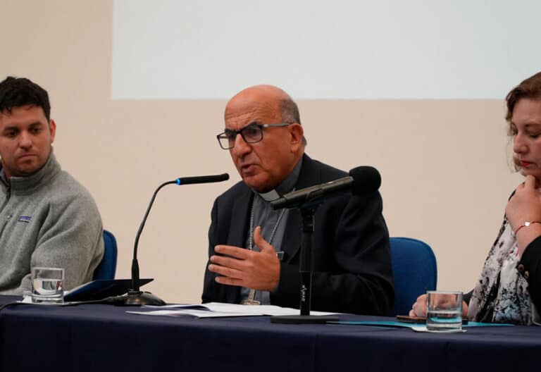 El cardenal chileno llama a dignificar la política y fortalecer la democracia