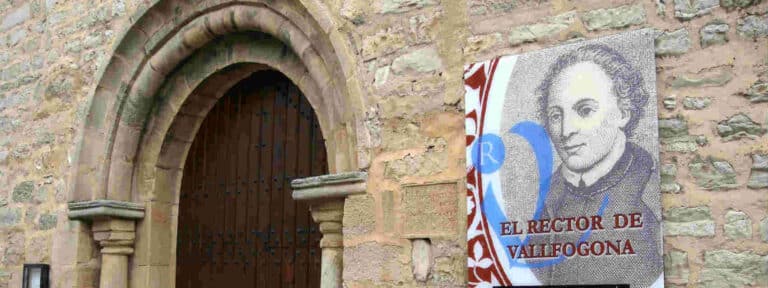 Entrada a la iglesia de Santa María de Vallfogona de Riucorb (Tarragona)
