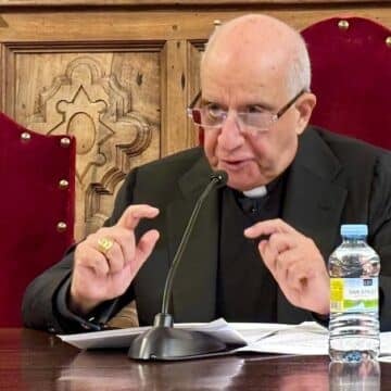 Rino Fisichella alerta en la UPSA: “La catequesis no puede reducirse a una instrucción escolar”