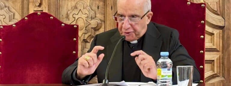 Rino Fisichella alerta en la UPSA: “La catequesis no puede reducirse a una instrucción escolar”